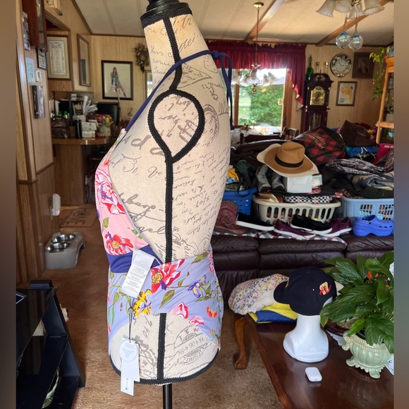 NWT Woman’s The Bikini Lab one pice floral bathing suit - Picture 5 of 16